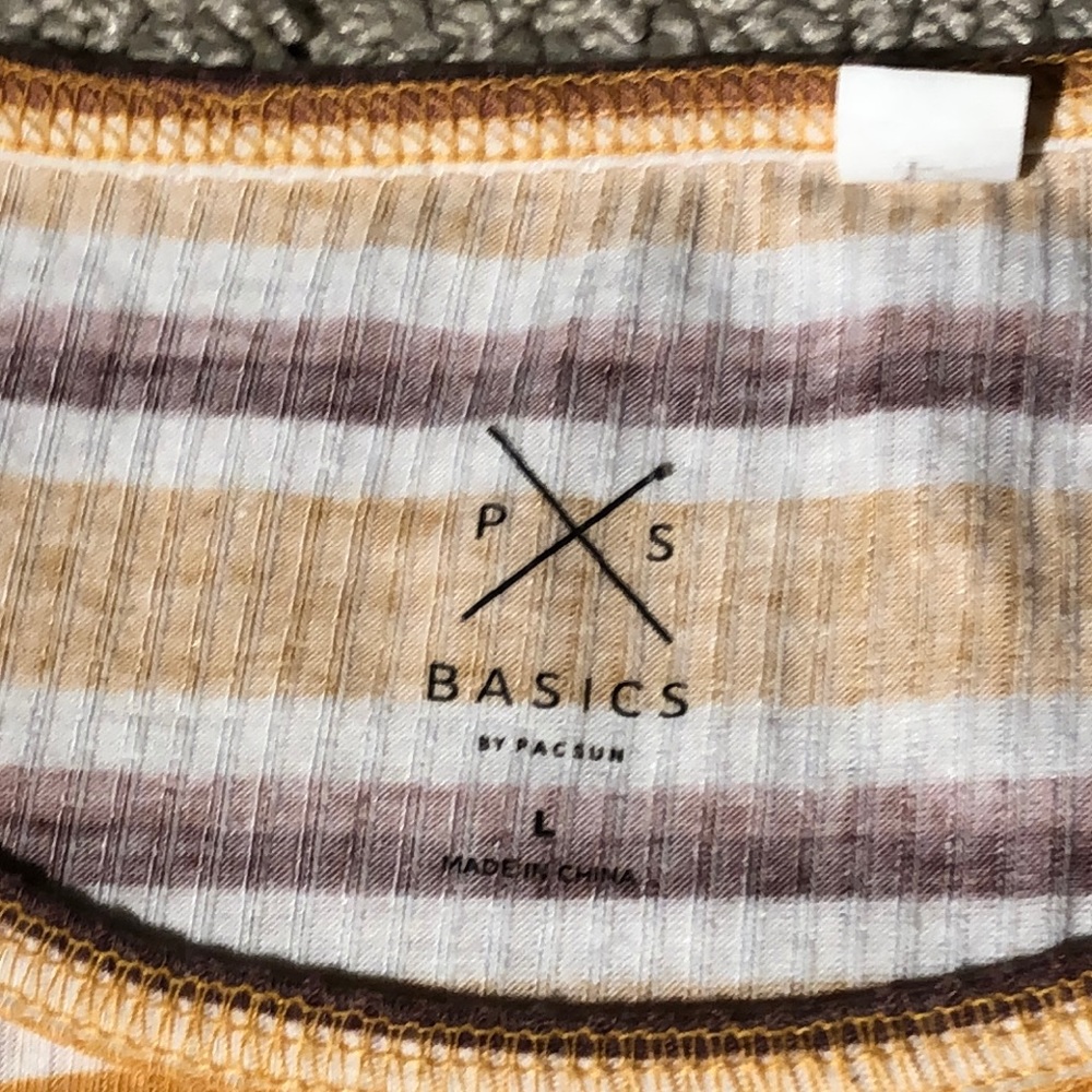 Women’s PacSun t-shirt - Picture 2 of 3